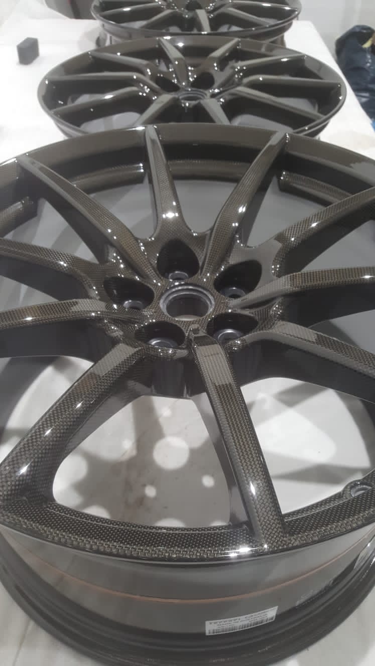 FERRARI 488 PISTA OEM CARBON WHEELS
