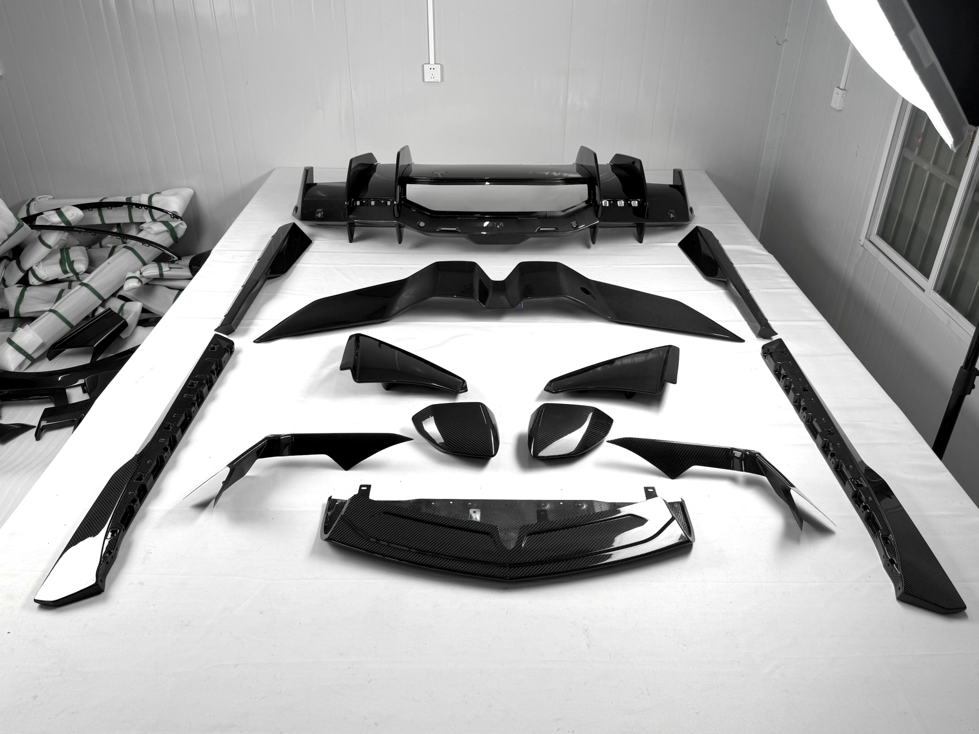 LAMBORGHINI REVUELTO CARBON PARTS OEM DESIGN STYLE