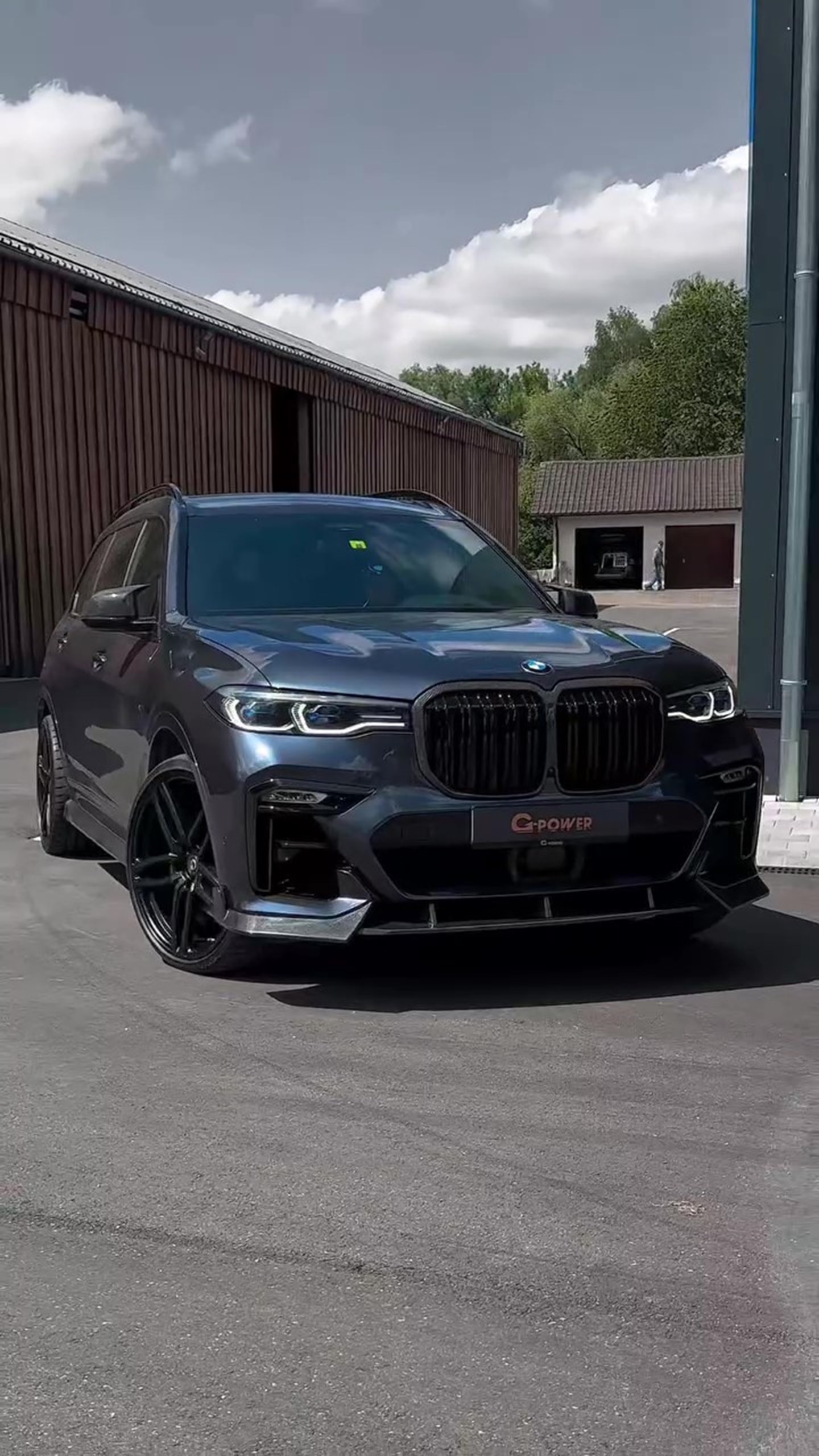 BMW X7 Gets 690 HP Power Boost by G-Power