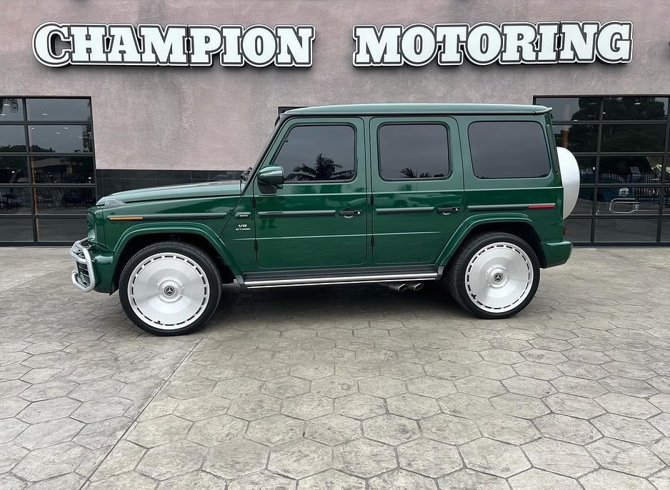 Mercedes G 63 Modded with Disc Wheels