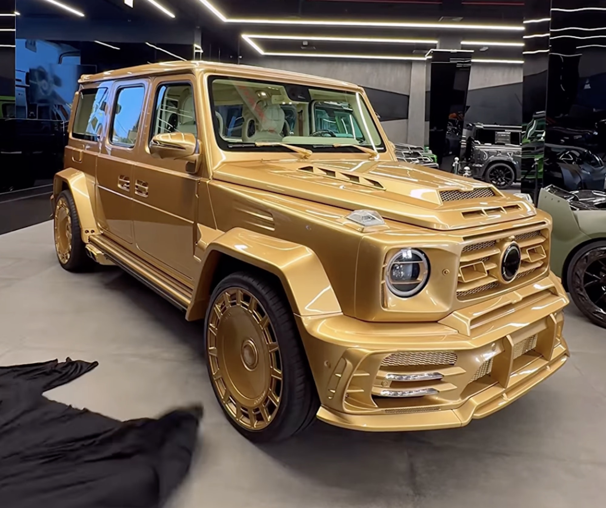 Mercedes G63 Mansory Gold Edition