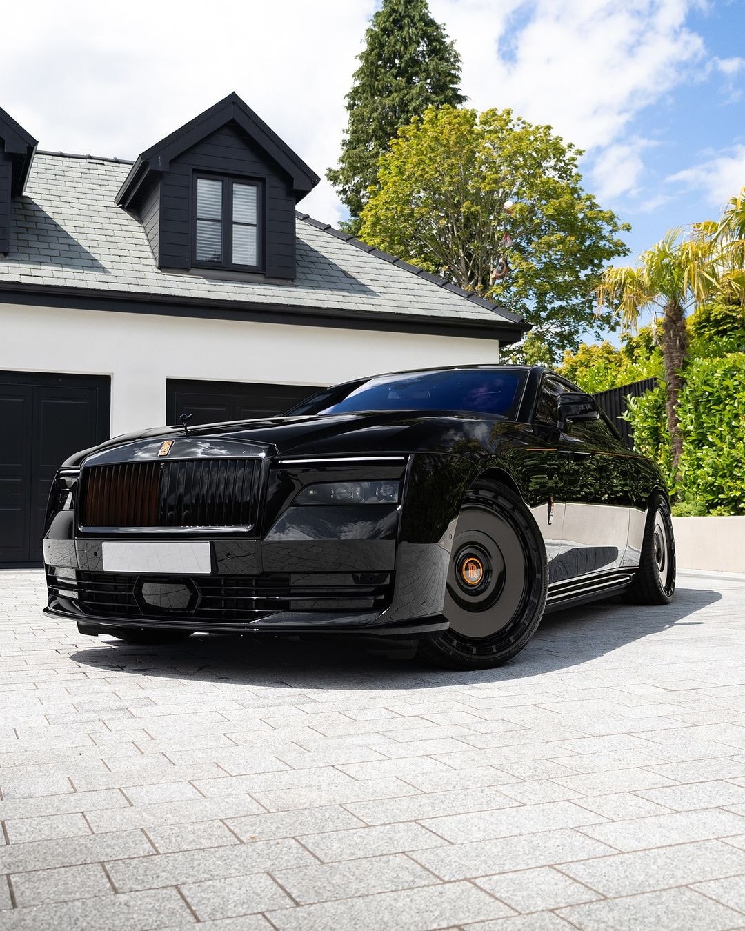 Custom Spectre EV Looks Like Gotham’s Ride