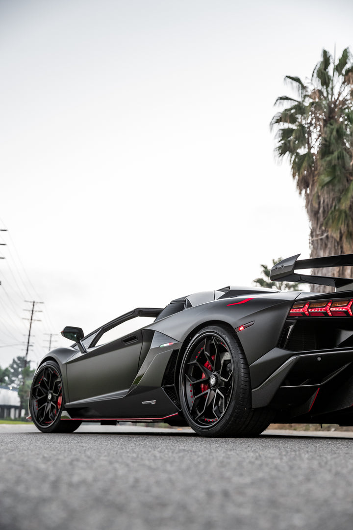 LAMBORGHINI AVENTADOR SVJ FORGED WHEELS AND EXHAUST SYSTEM