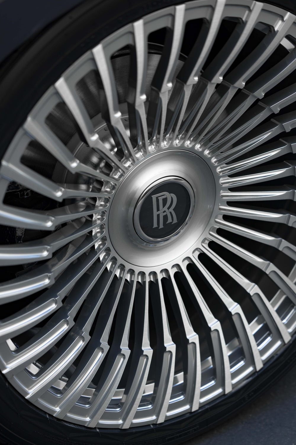 ROLLS ROYCE CULLINAN FORGED WHEELS AND EXHAUST SYSTEM