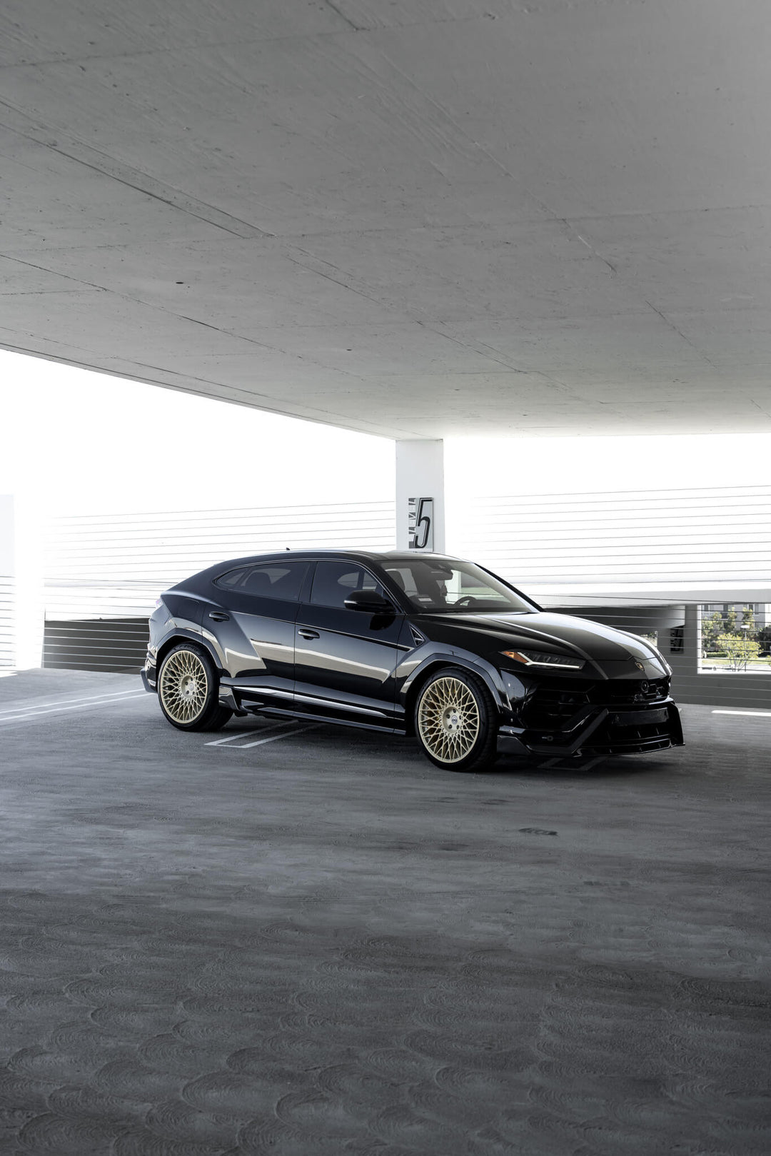 LAMBORGHINI URUS FORGED WHEELS AND EXHAUST SYSTEM