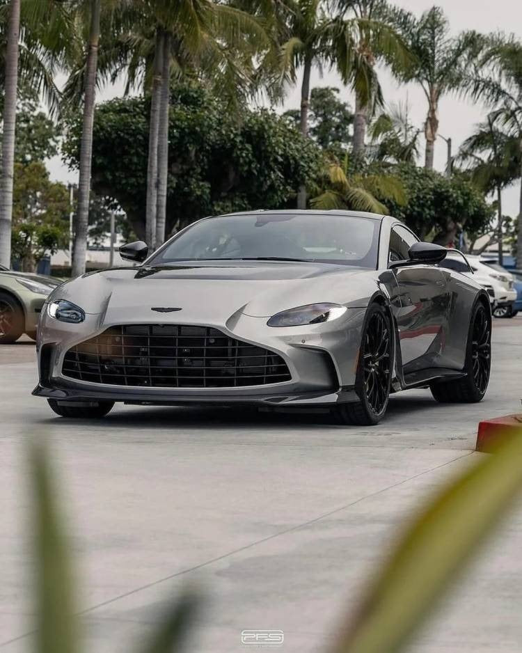 ASTON MARTIN VANTAGE CARBON BODY KIT UPGRADE TO V12 LOOK