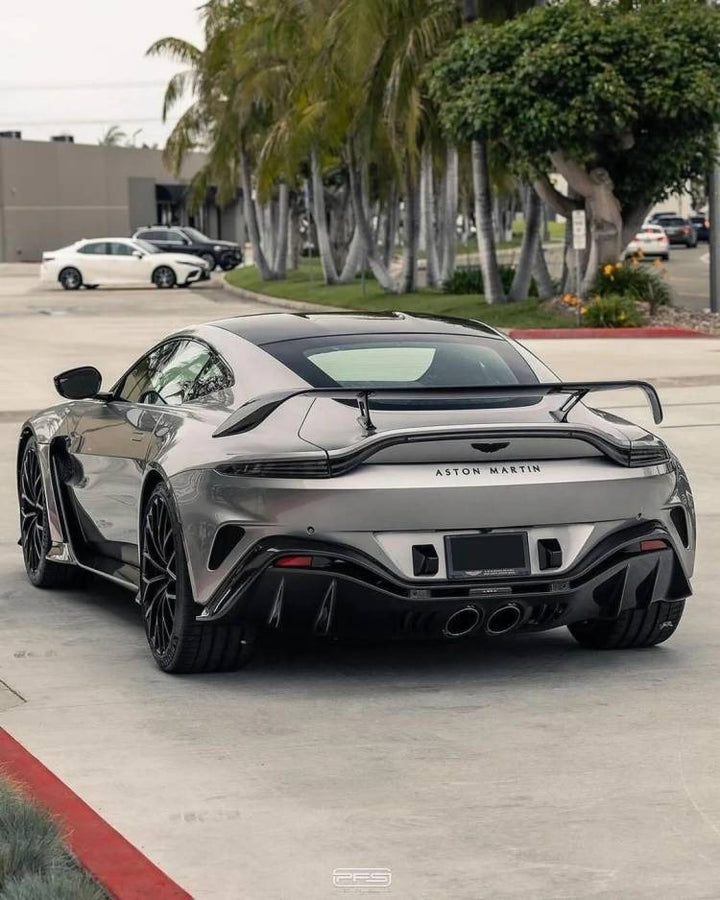ASTON MARTIN VANTAGE CARBON BODY KIT UPGRADE TO V12 LOOK