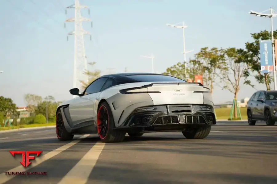 ASTON MARTIN DB11 CARBON BODY KIT WITH HOOD
