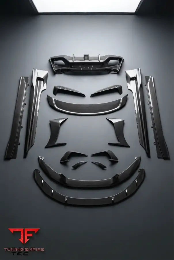 ASTON MARTIN DB11 CARBON RAZOR BODY KIT