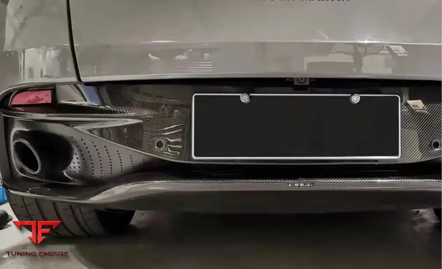 ASTON MARTIN DB11 OEM STYLE DRY CARBON PERFORMANCE BODY KIT