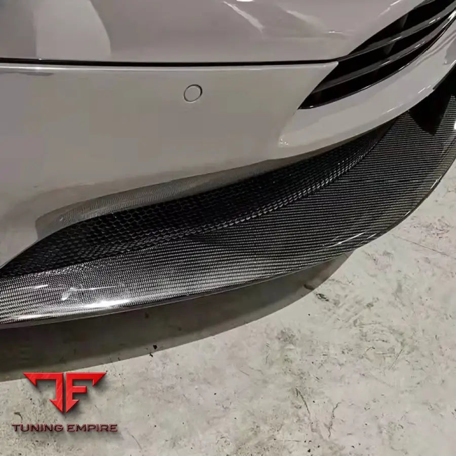 ASTON MARTIN DB11 DRY CARBON FIBER BODY KIT