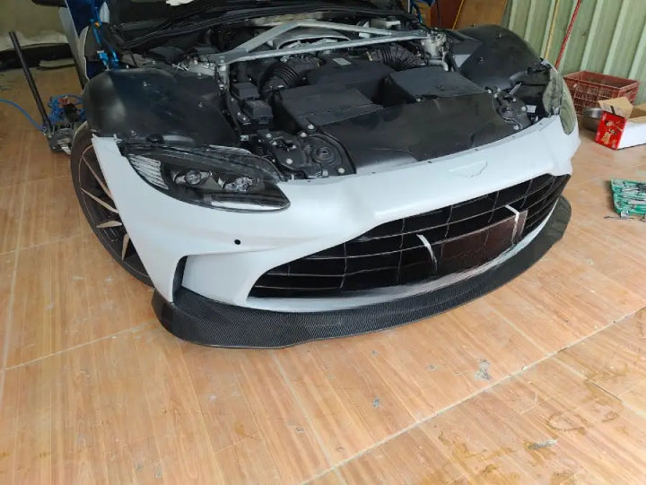 Aston Martin Vantage 2018 + Dry Carbon Body Kit