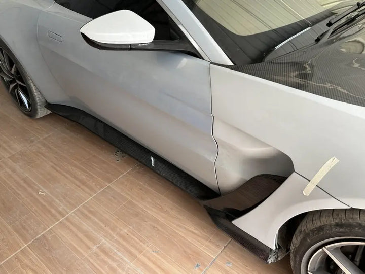 ASTON MARTIN VANTAGE CARBON BODY KIT UPGRADE TO V12 LOOK