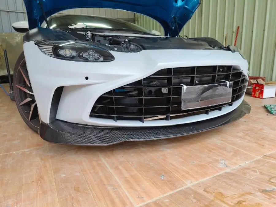 Aston Martin Vantage 2018 + Dry Carbon Body Kit