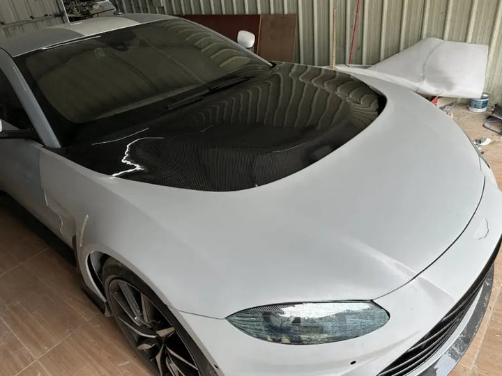 ASTON MARTIN VANTAGE CARBON BODY KIT UPGRADE TO V12 LOOK