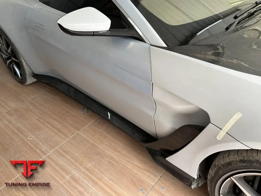 ASTON MARTIN VANTAGE CARBON BODY KIT UPGRADE TO V12 LOOK
