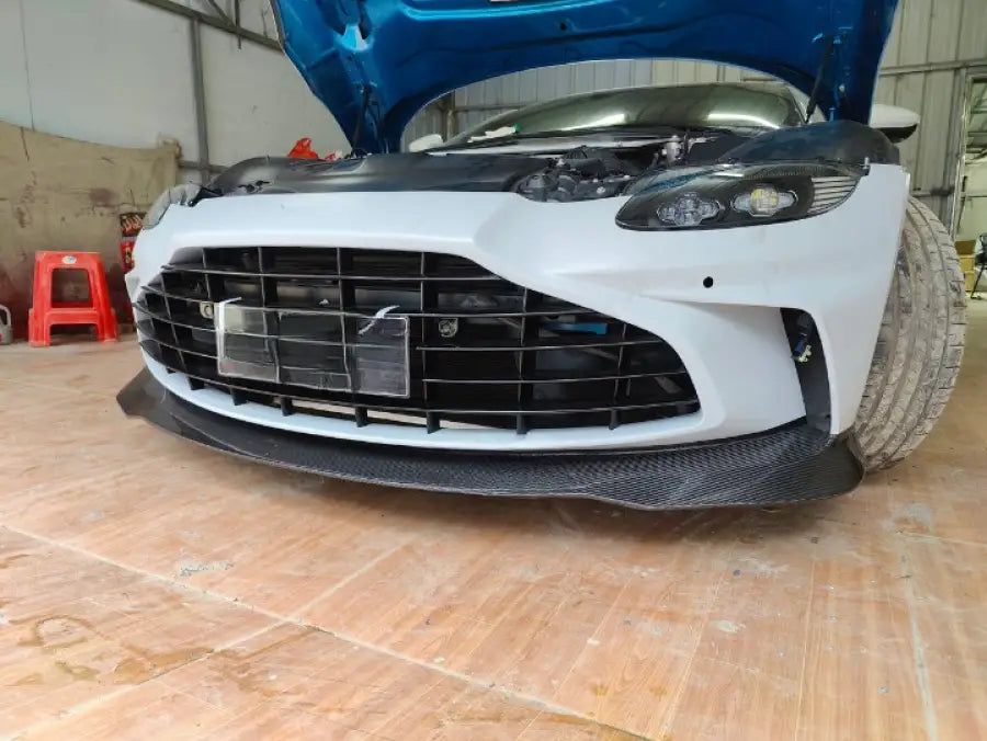Aston Martin Vantage 2018 + Dry Carbon Body Kit