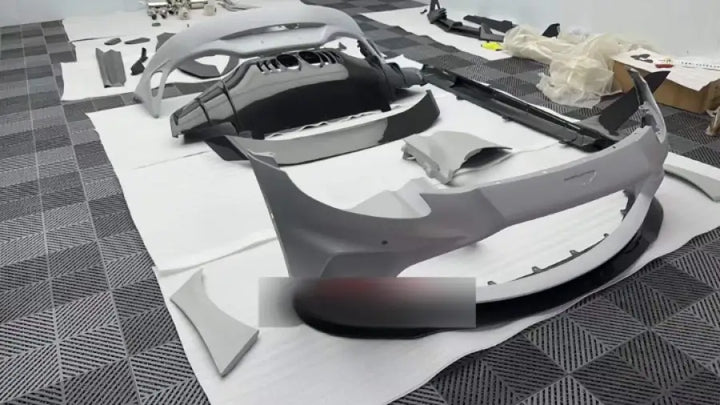 Aston Martin Vantage 2018 + Dry Carbon Body Kit
