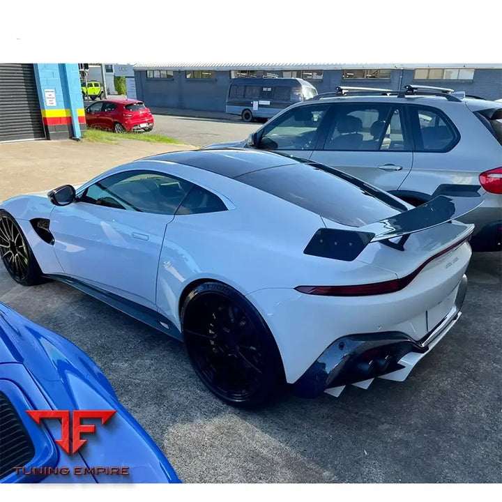 ASTON MARTIN VANTAGE CARBON REAR WING