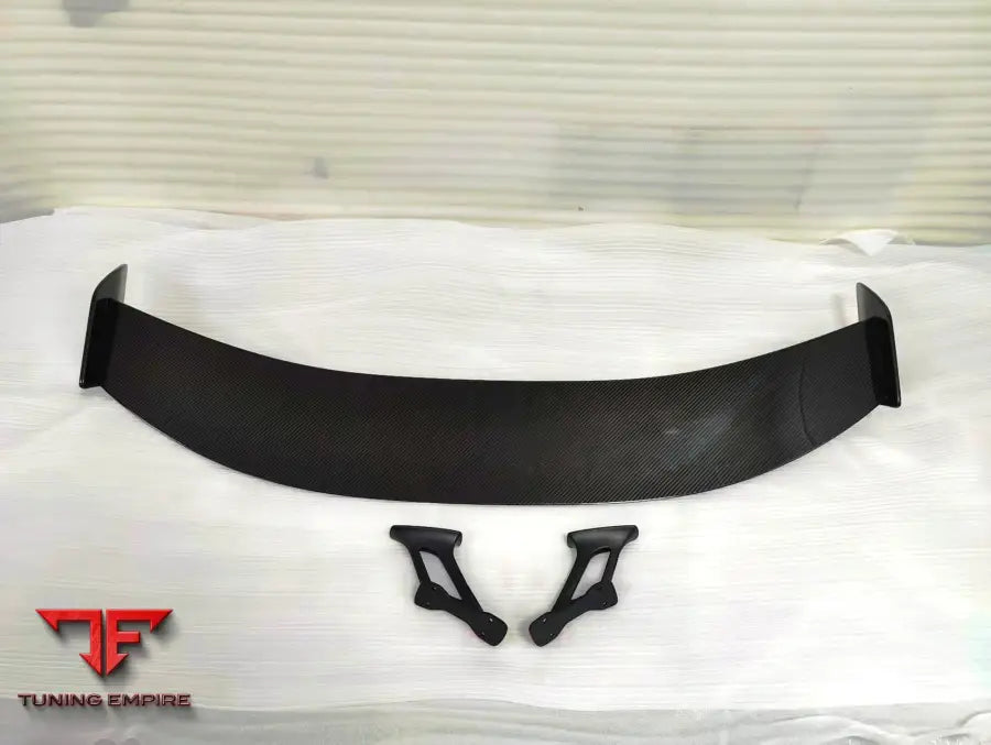 ASTON MARTIN VANTAGE CARBON REAR WING