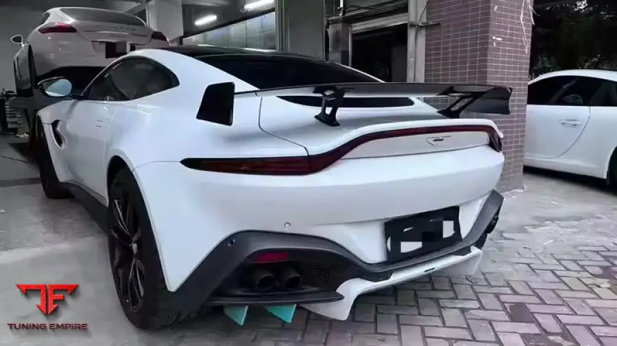ASTON MARTIN VANTAGE F1 CARBON FIBER BODY KIT