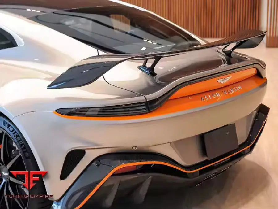 ASTON MARTIN VANTAGE V12 CARBON FIBER BODY KIT