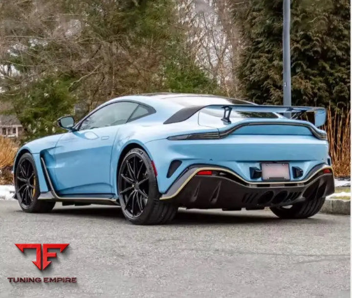 ASTON MARTIN VANTAGE V12 CARBON FIBER PARTS