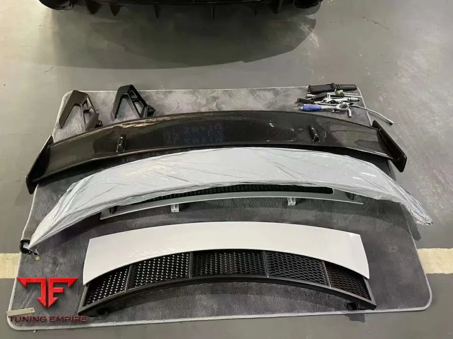 AUDI R8 CARBON FIBER PARTS