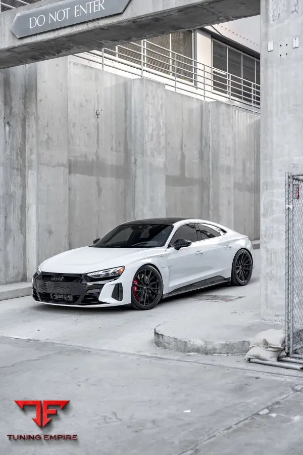 AUDI RS E-TRON GT FORGED WHEELS AND EXHAUST SYSTEM