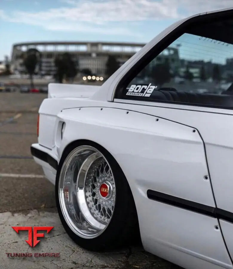 BMW E30 COUPE - WIDE BODY KIT