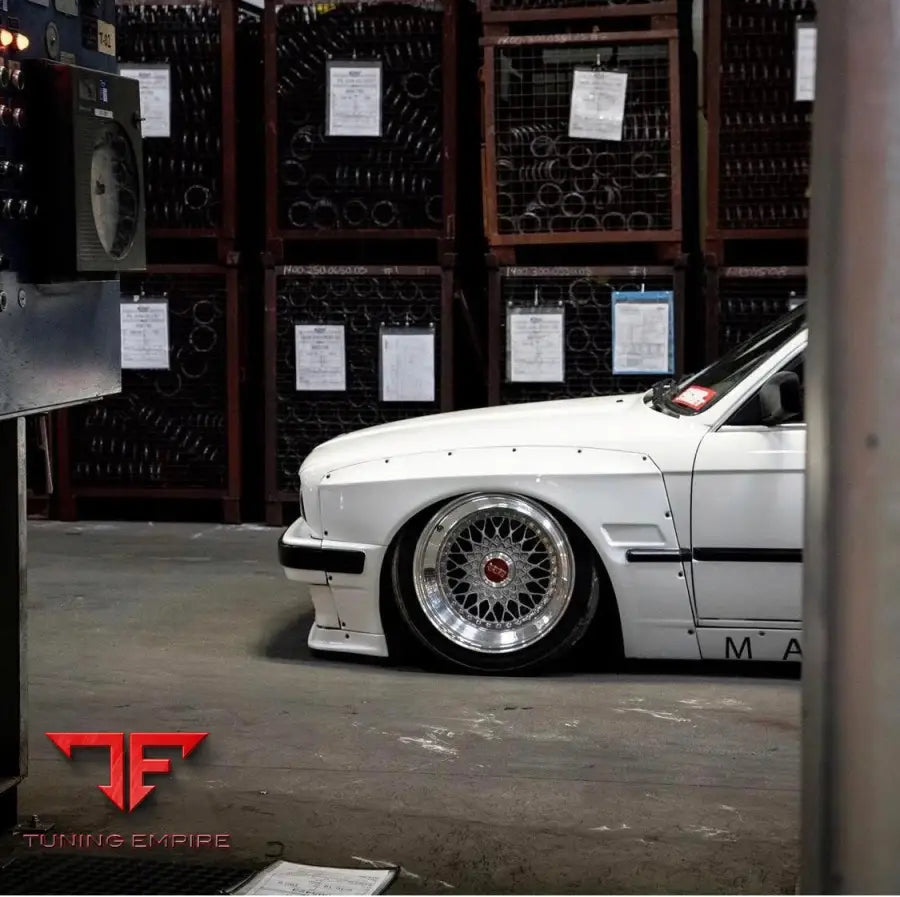 BMW E30 COUPE - WIDE BODY KIT