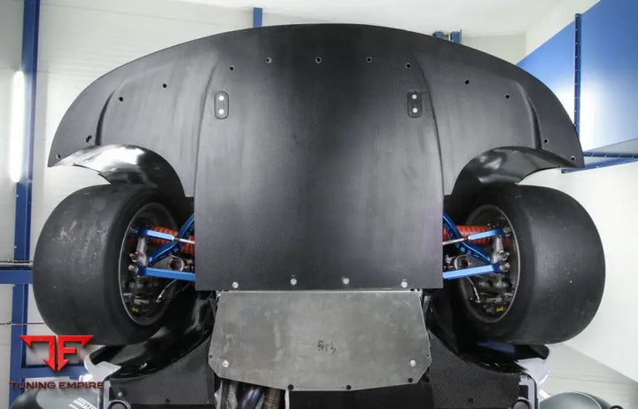 BMW M4 F82 RACING CARBON BODY KIT AND PARTS