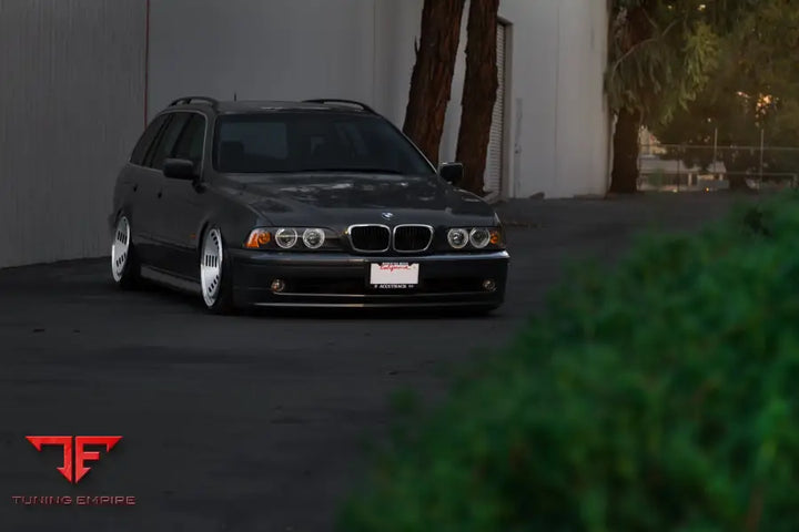 BMW M5 FORGED WHEELS AND EXHAUST SYSTEM