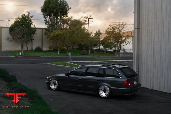 BMW M5 FORGED WHEELS AND EXHAUST SYSTEM