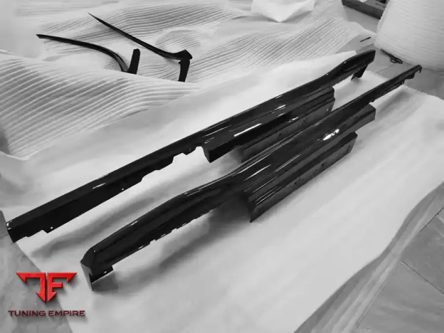 FERRARI 812 OEM CARBON FIBER BODY KIT