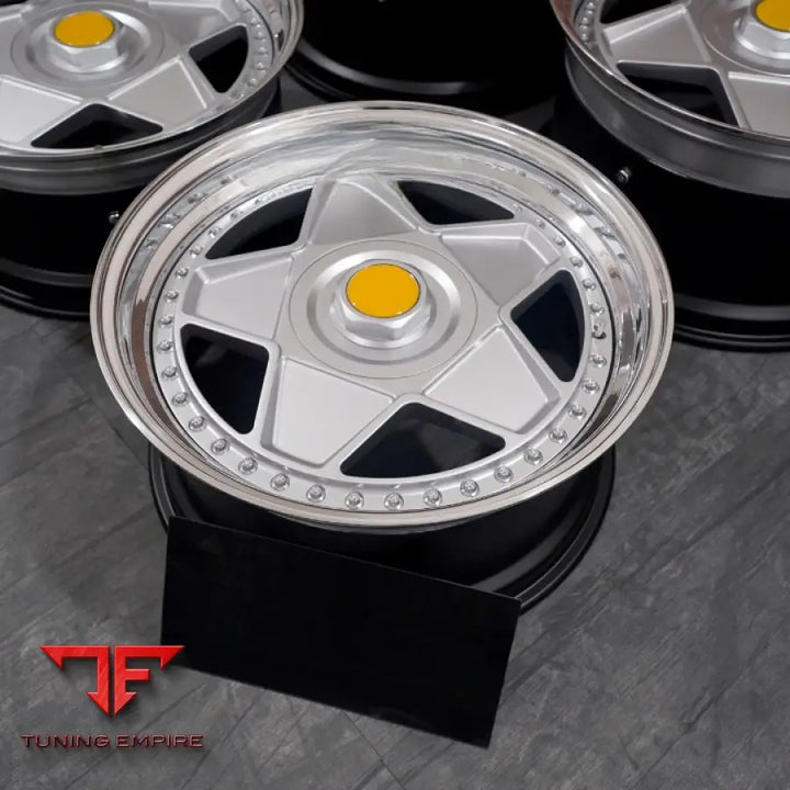 FERRARI TESTAROSSA WHEELS