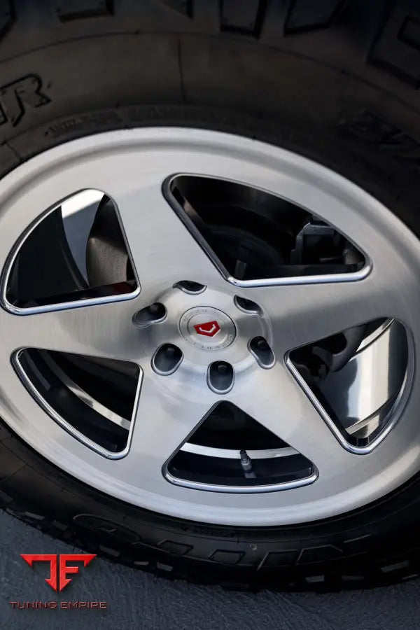 FORD F-150 RAPTOR WHEELS AND EXHAUST SYSTEM