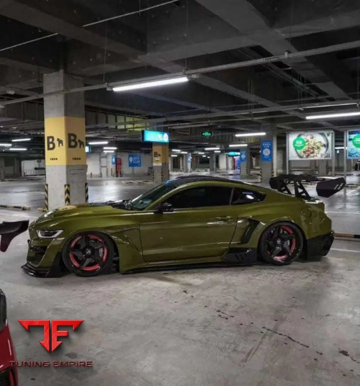 FORD MUSTANG UPGRADE TO GT500 BODY KIT