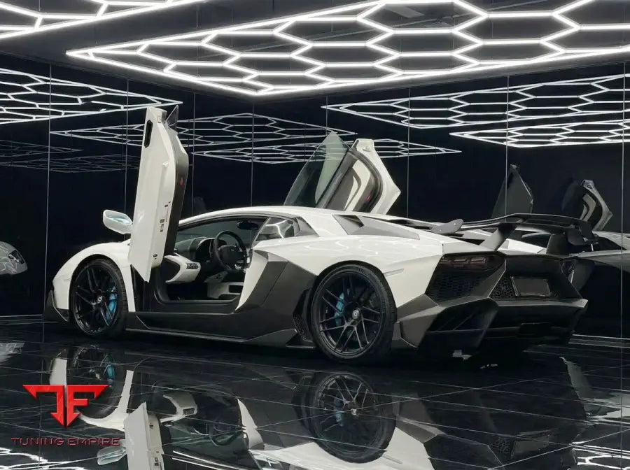 LAMBORGHINI AVENTADOR CARBON FIBER BODY KIT
