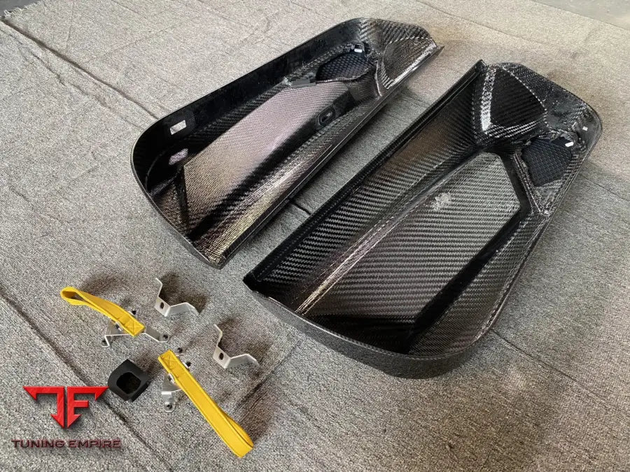 LAMBORGHINI AVENTADOR DRY CARBON INNER DOOR PANELS