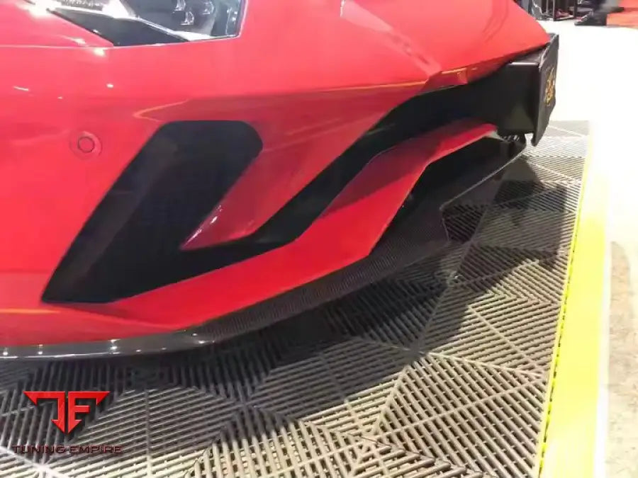 LAMBORGHINI AVENTADOR OEM CARBON FIBER BODY KIT