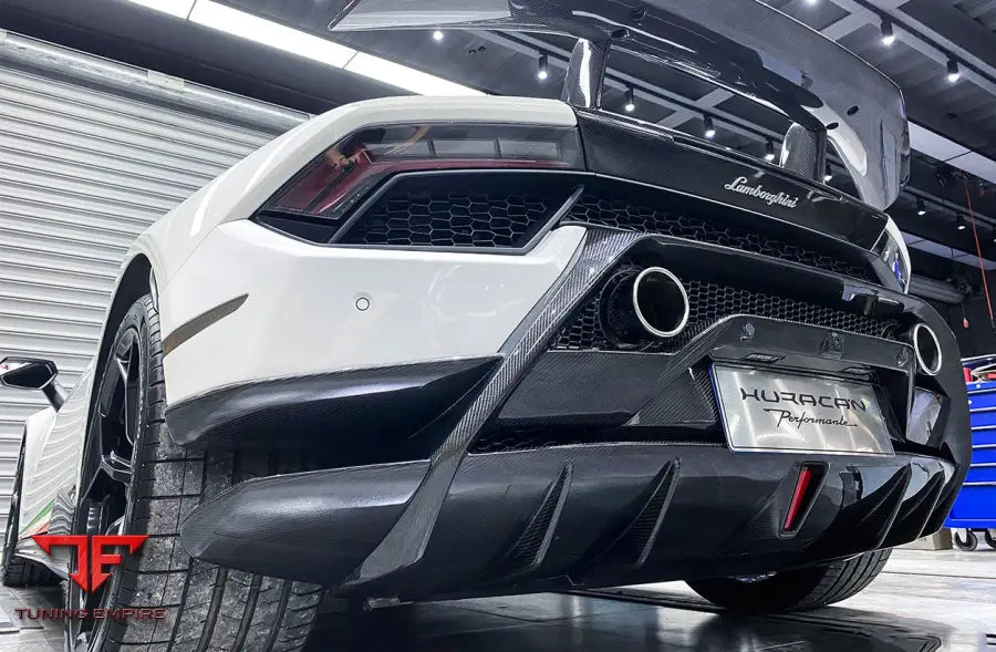 LAMBORGHINI HURACAN LP610 & LP580 PERFORMANTE STYLE PARTIAL CARBON REAR BUMPER BSD