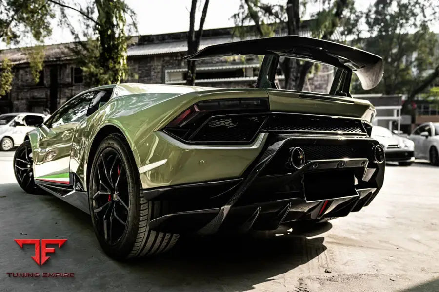 LAMBORGHINI HURACAN LP610 & LP580 PERFORMANTE STYLE PARTIAL CARBON REAR BUMPER BSD