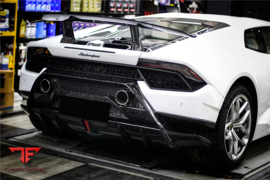 LAMBORGHINI HURACAN LP610 & LP580 PERFORMANTE STYLE PARTIAL CARBON REAR BUMPER BSD