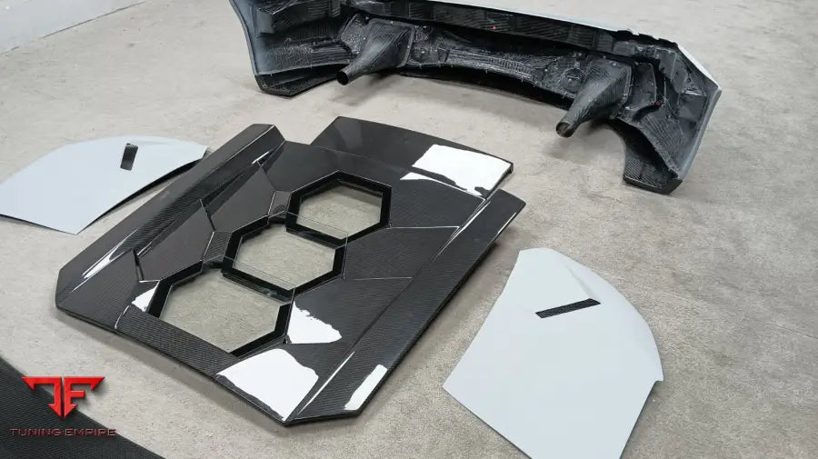 LAMBORGHINI MURCIELAGO LP640 UPGRADE TO LP670 SV DRY CARBON BODY KIT