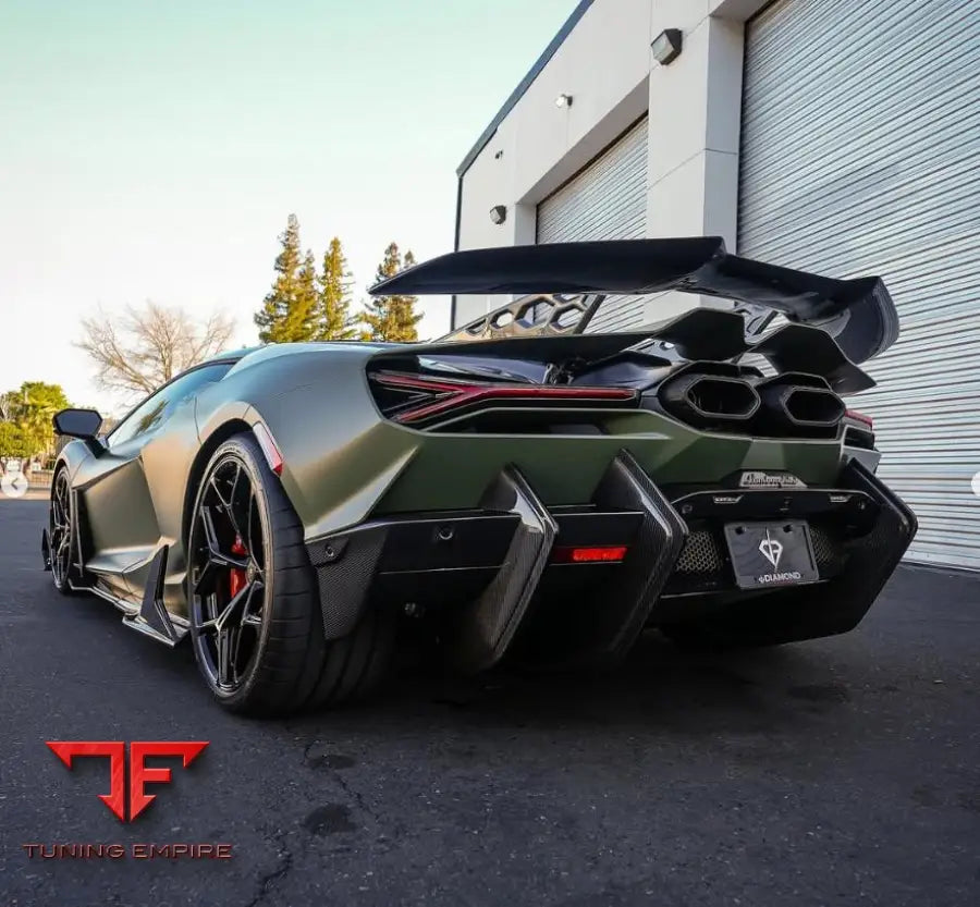 LAMBORGHINI REVUELTO CARBON BODY KIT