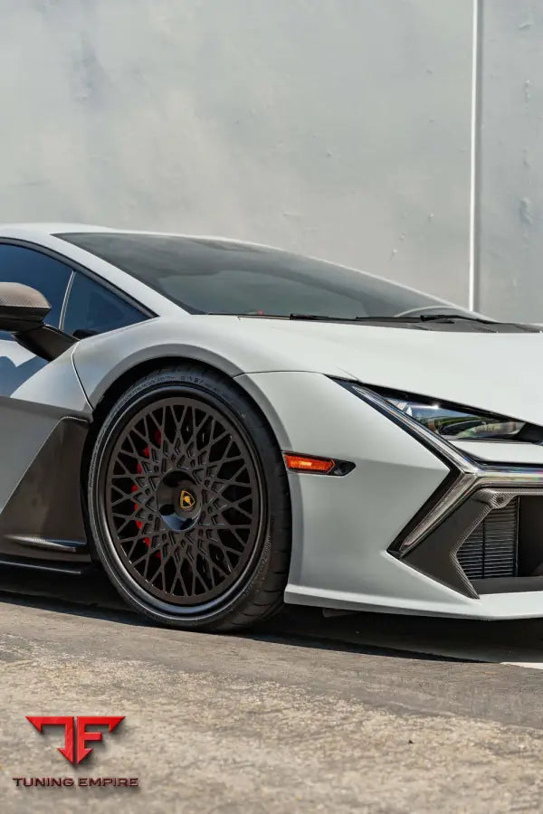 LAMBORGHINI REVUELTO FORGED WHEELS AND EXHAUST SYSTEM