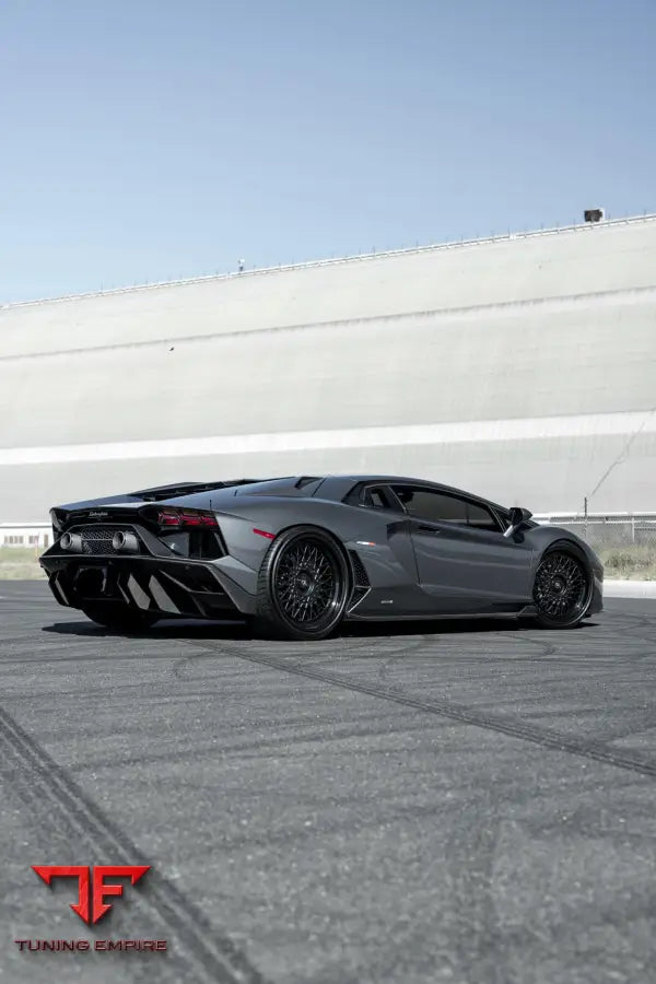 LAMBORGHINI ULTIMAE FORGED WHEELS AND EXHAUST SYSTEM