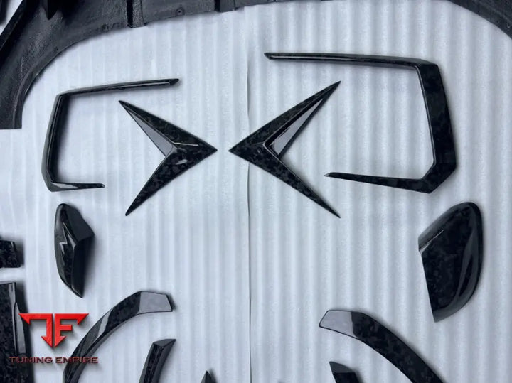 LAMBORGHINI URUS CARBON BODY KITS PARTS