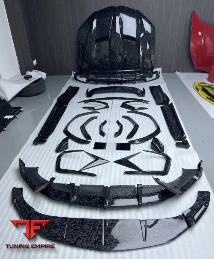 LAMBORGHINI URUS CARBON BODY KITS PARTS